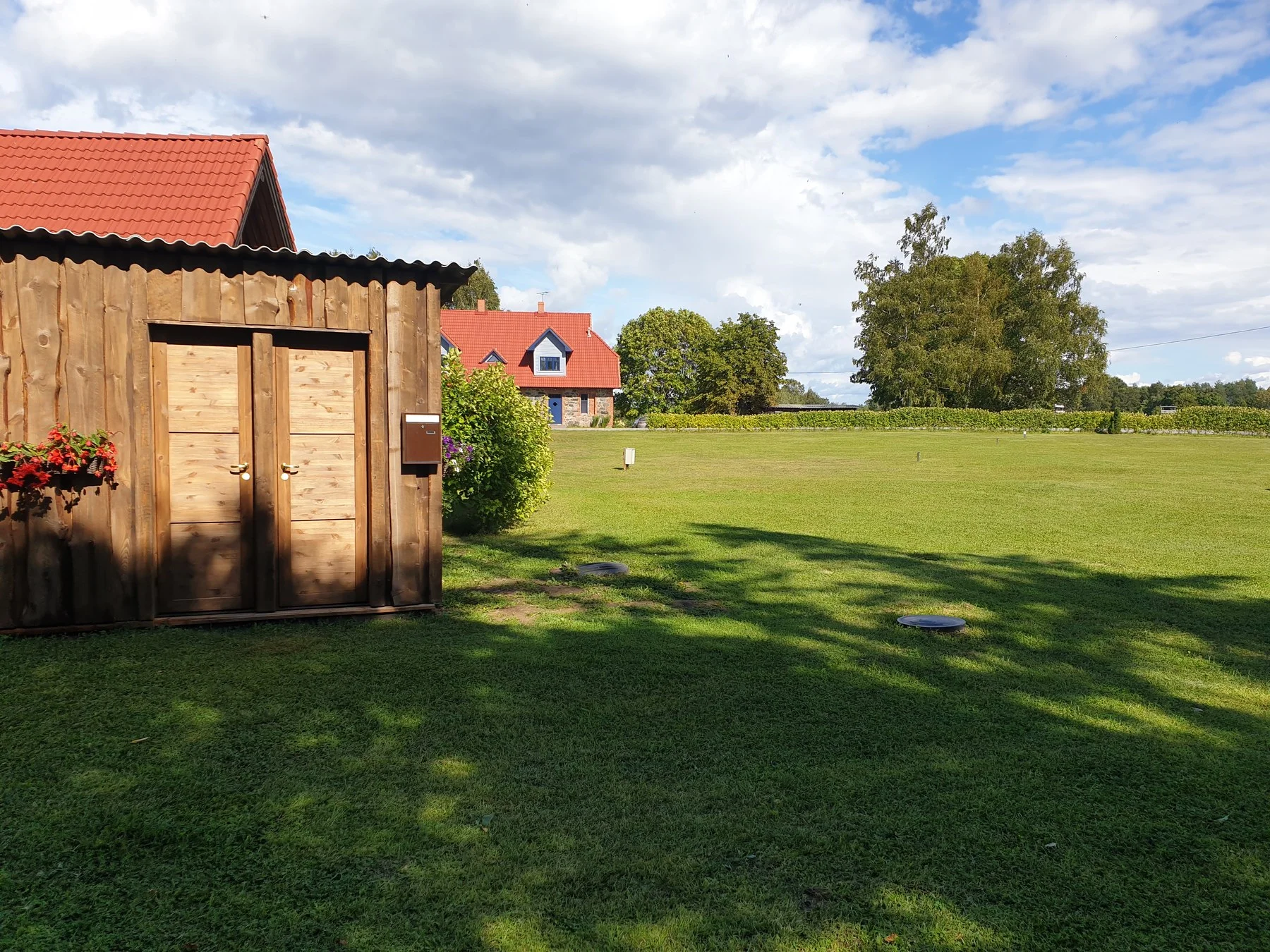 Log service building at the edge of the camping area