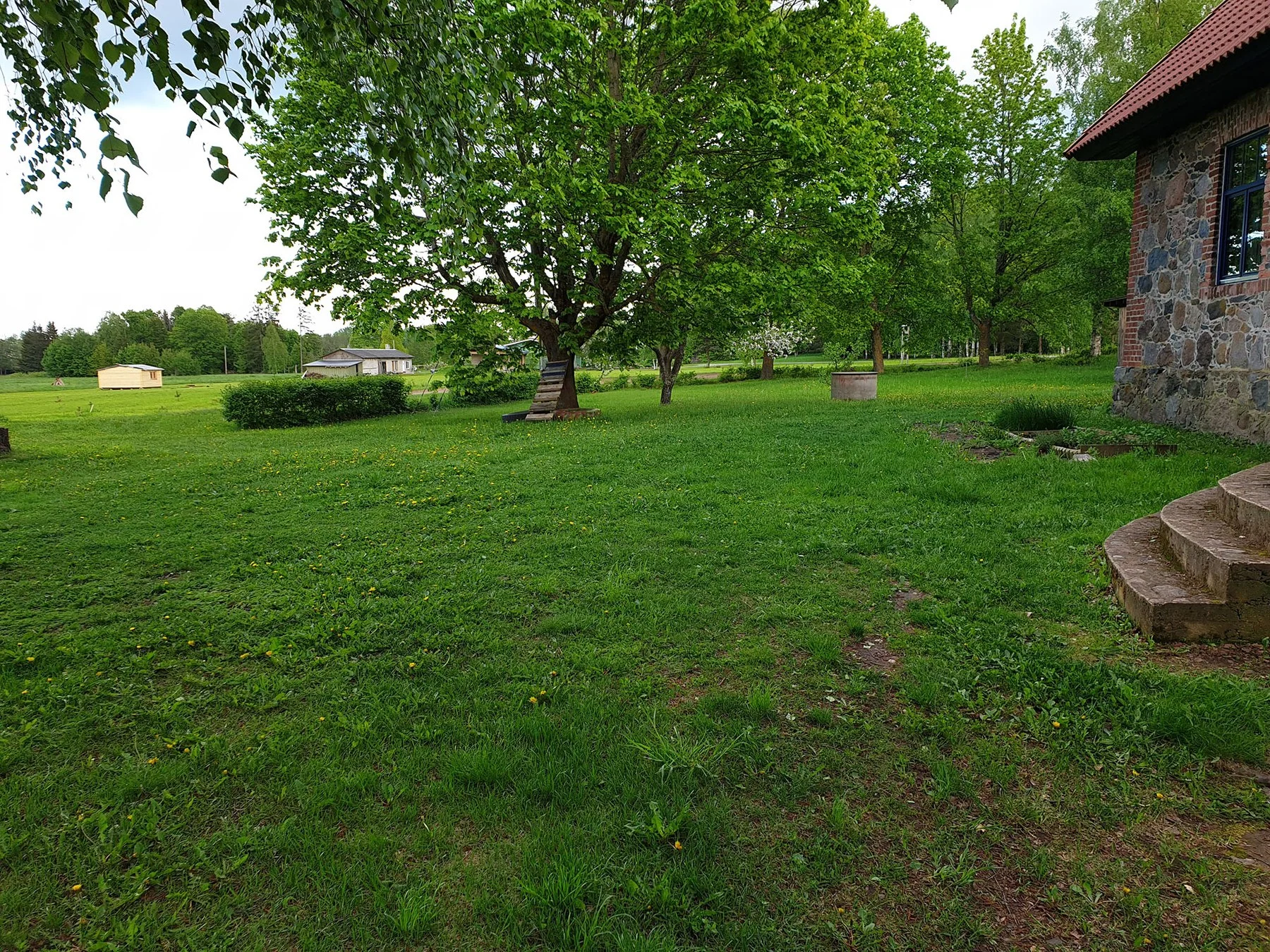 Spacious lawn in front of the holiday house