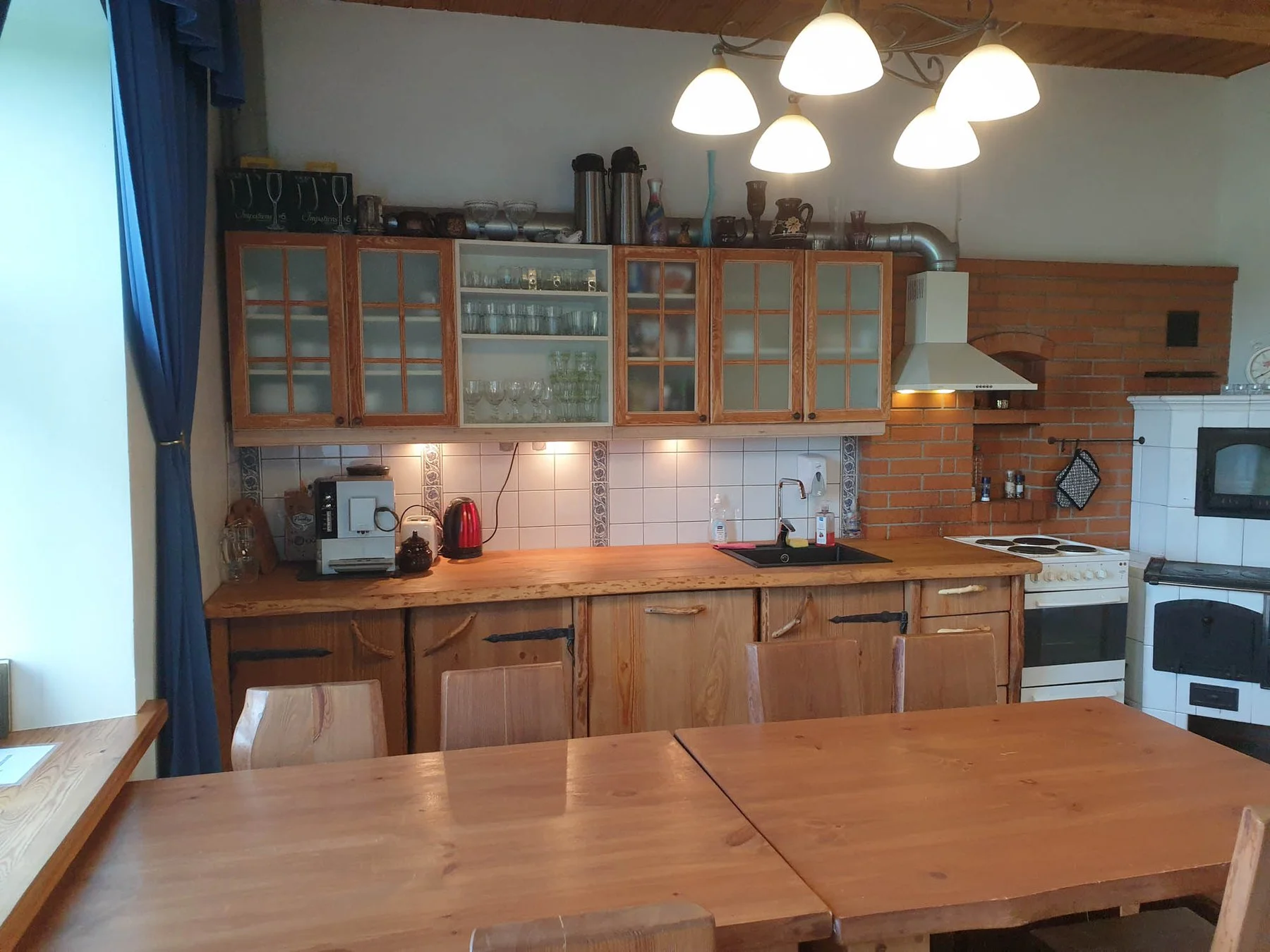 Fully equipped kitchen with tableware and a cooker